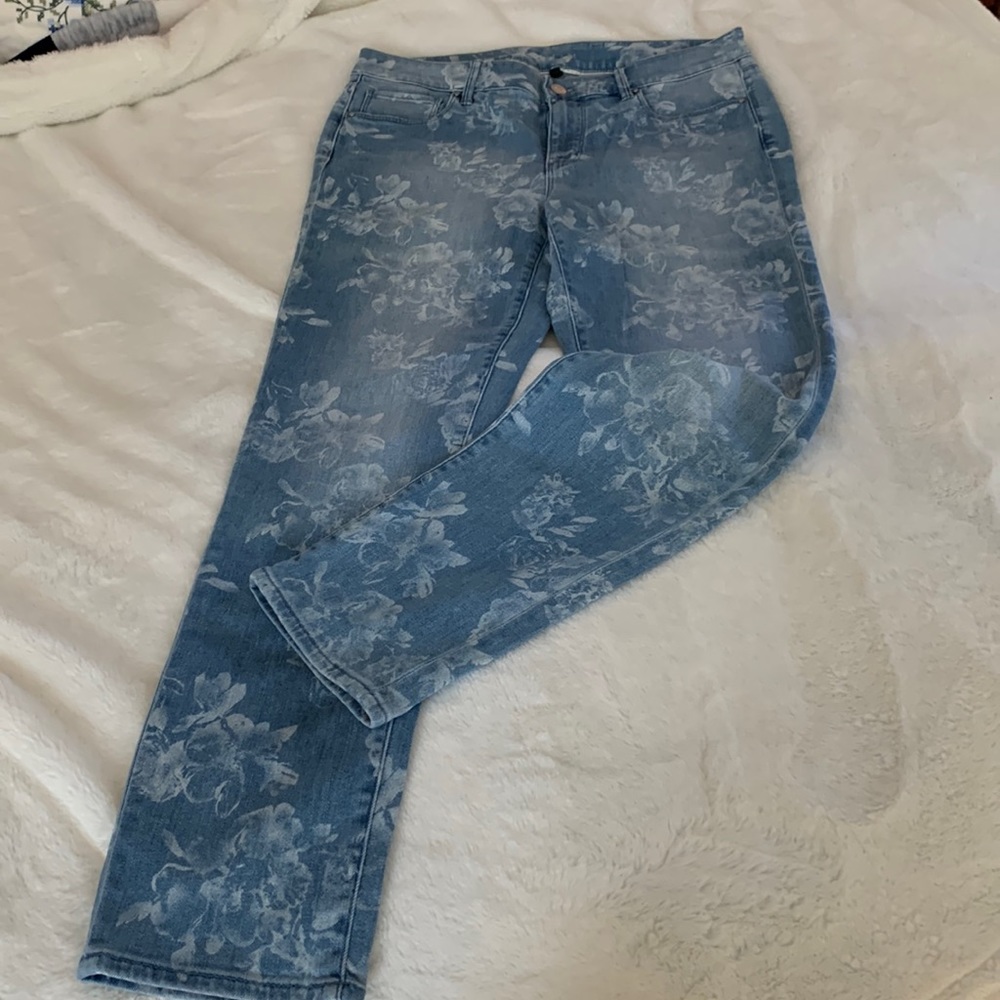 WHBM slim ankle jeans. Flower pattern. Size 8